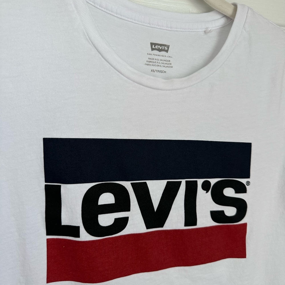 Levi’s Logo Tee - Picture 2 of 4